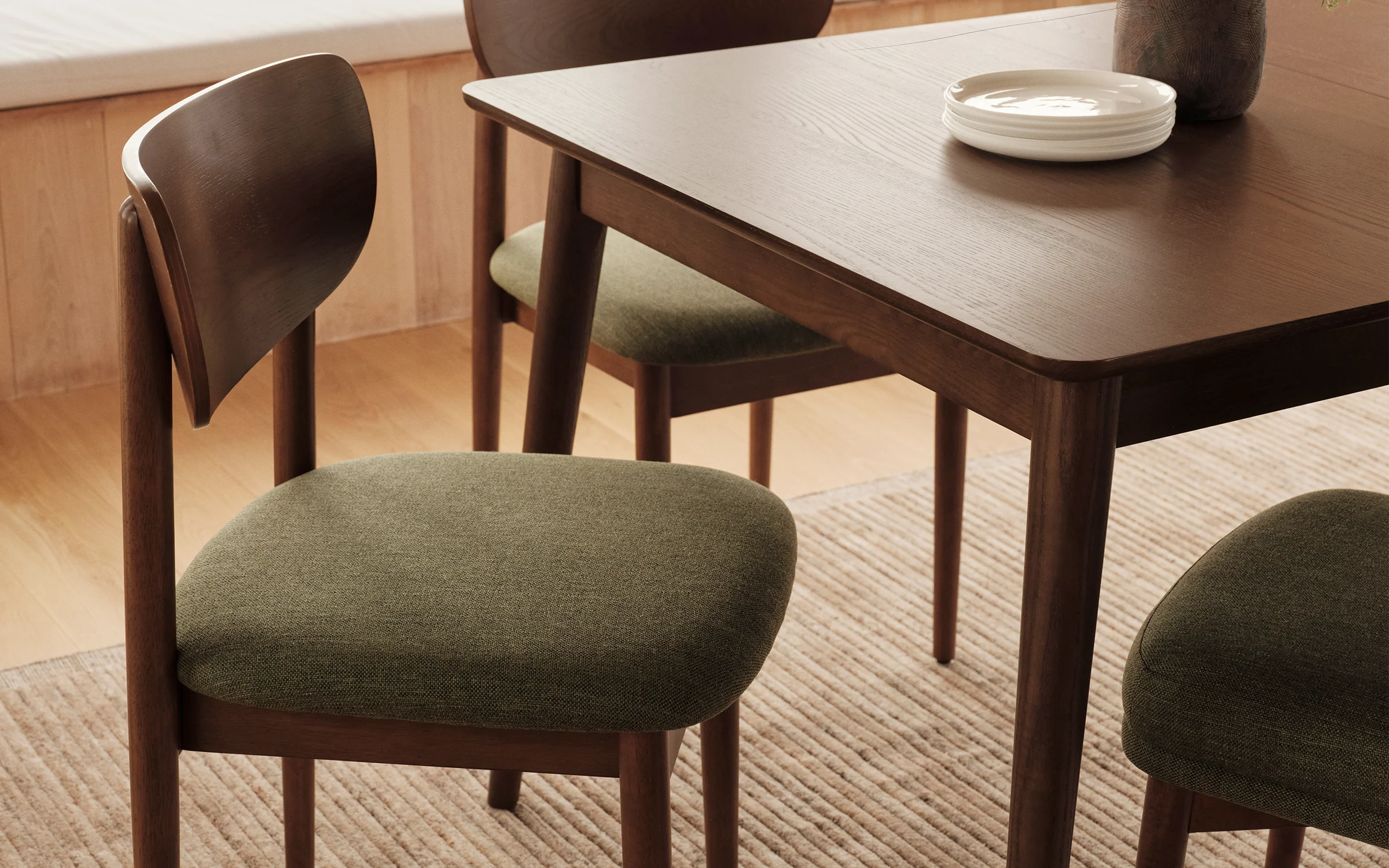 Serif Extendable Dining Table (59\" to 79\")