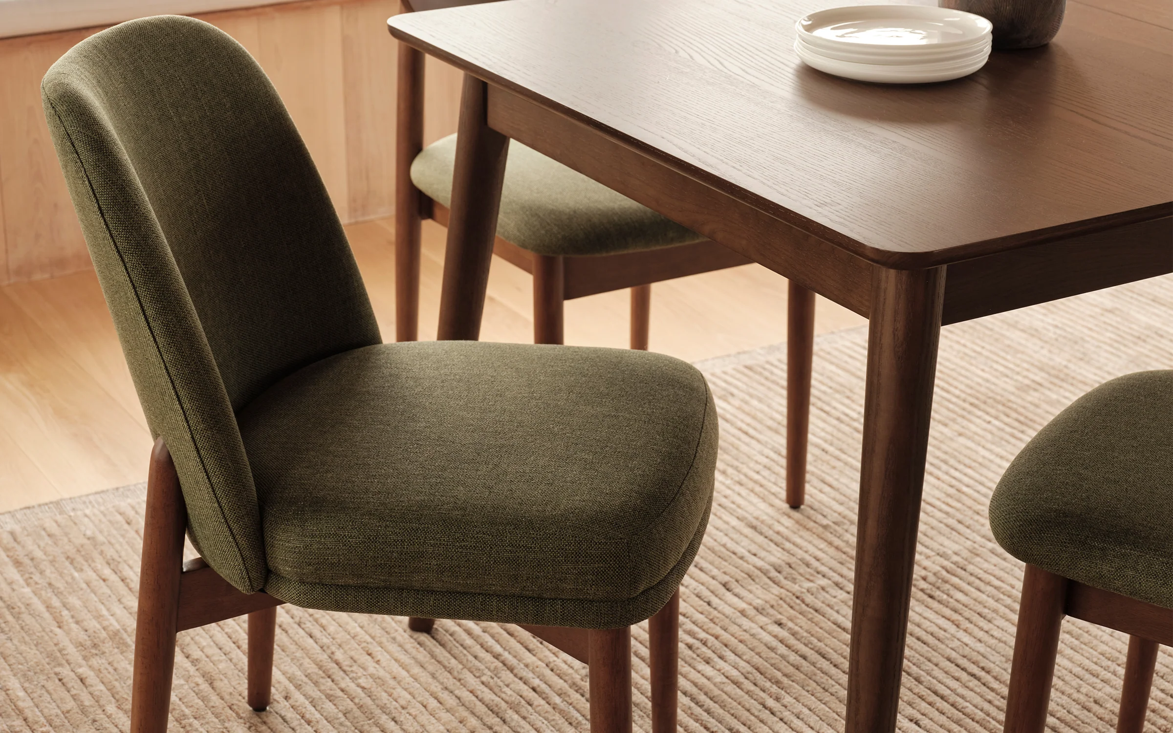 Serif Extendable Dining Table (59\" to 79\")
