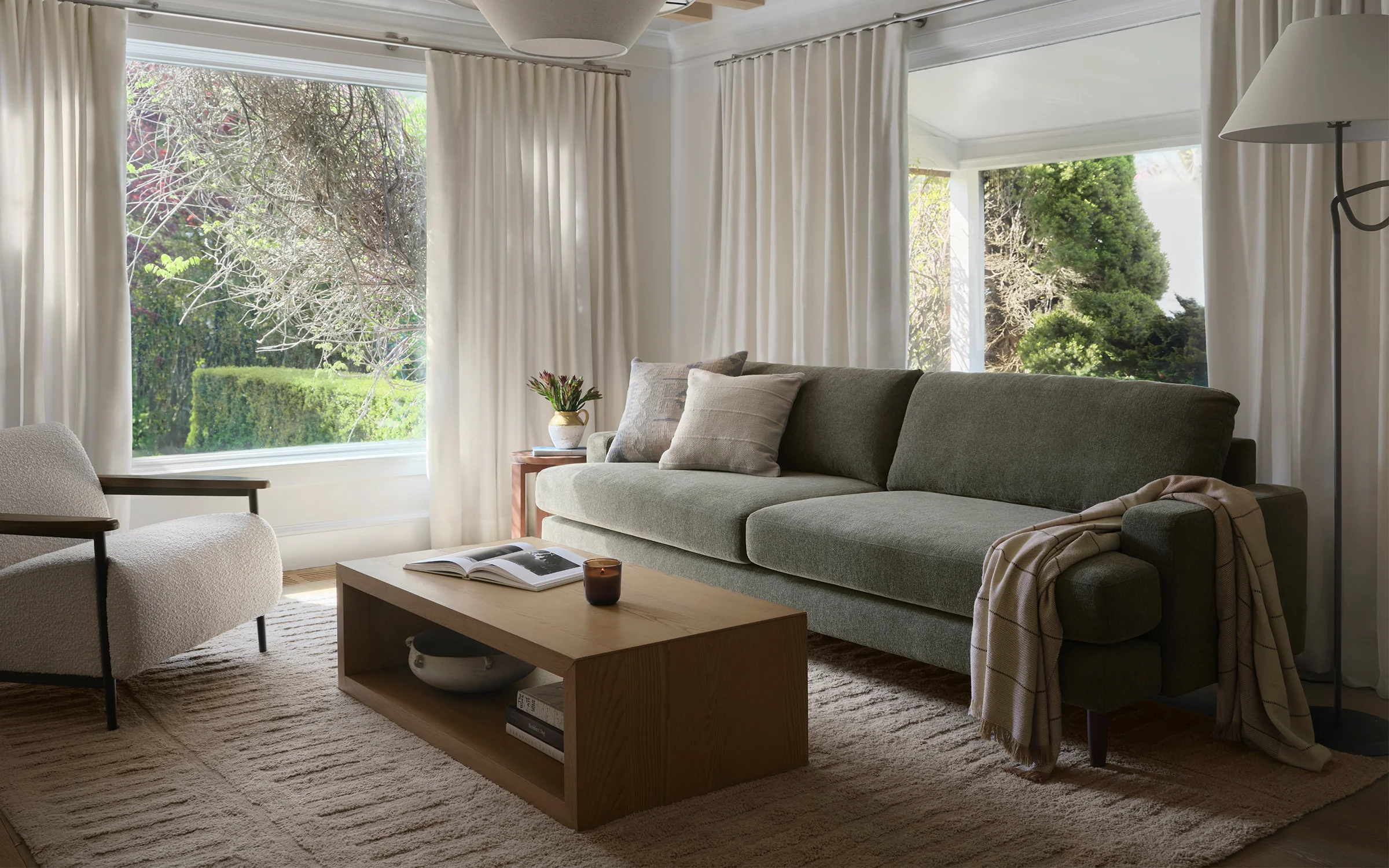 Ember Pro Right-Facing Chaise Sectional