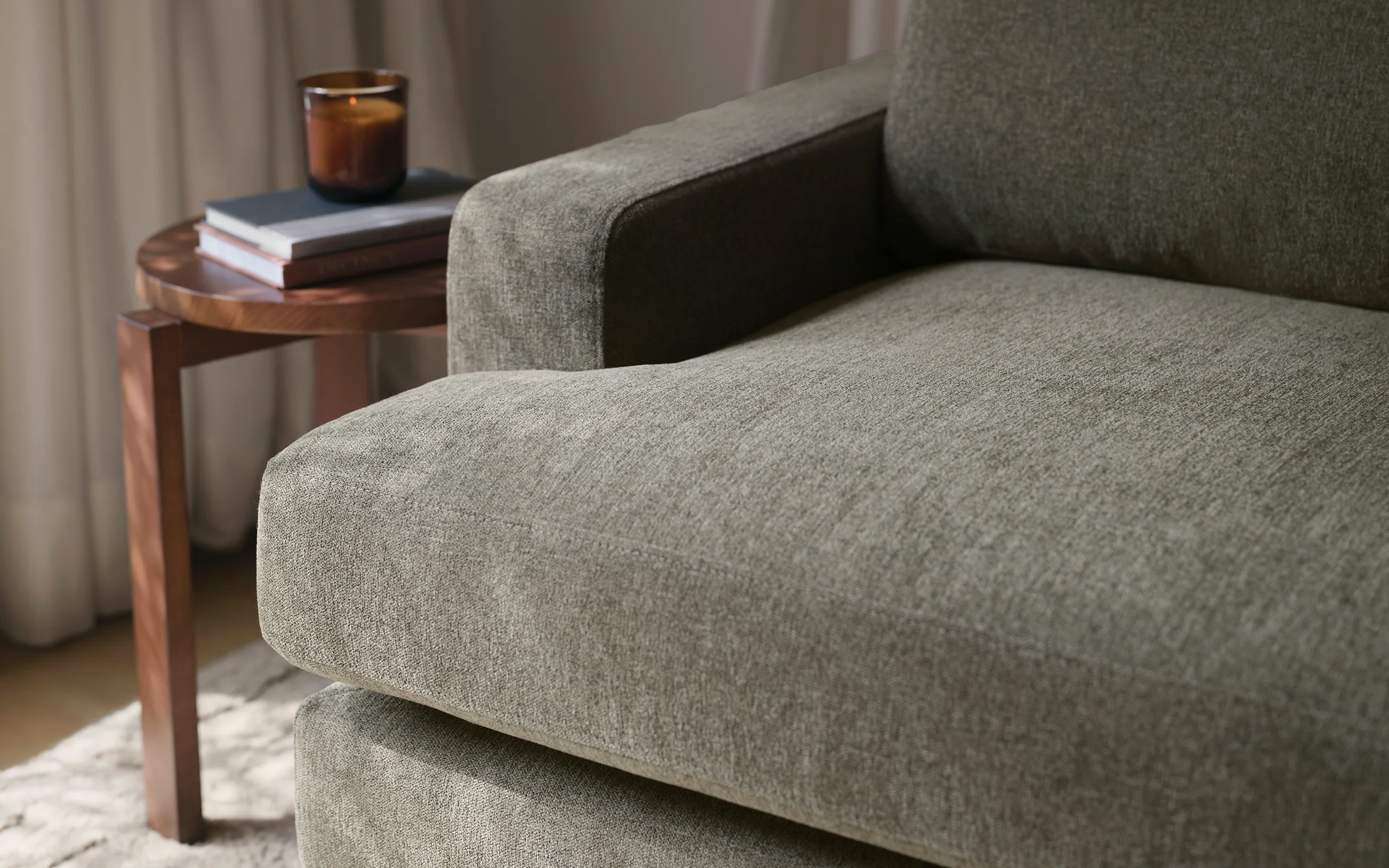Ember Pro Right-Facing Chaise Sectional